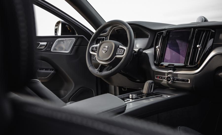 Интерьер Volvo XC60 T8 Polestar Engineered 2019 года  (NA) (фото 36 из 40)